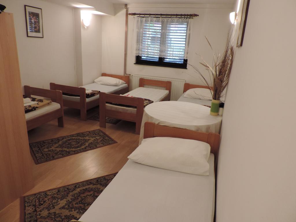 Bed And Breakfast Victoria Ogulin Rum bild