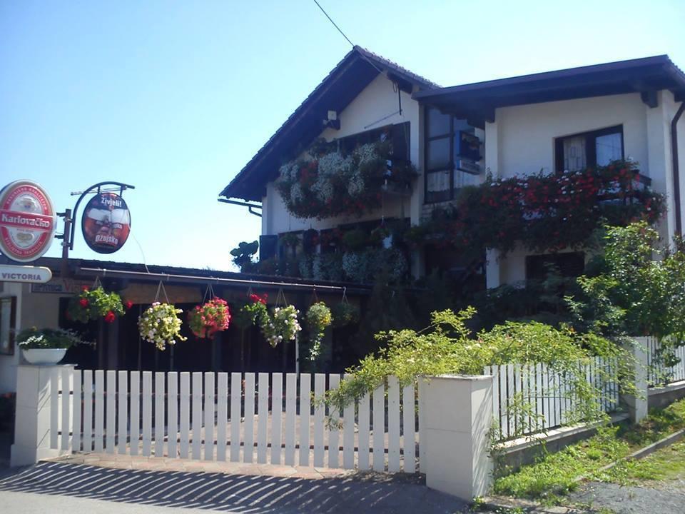 Bed And Breakfast Victoria Ogulin Exteriör bild